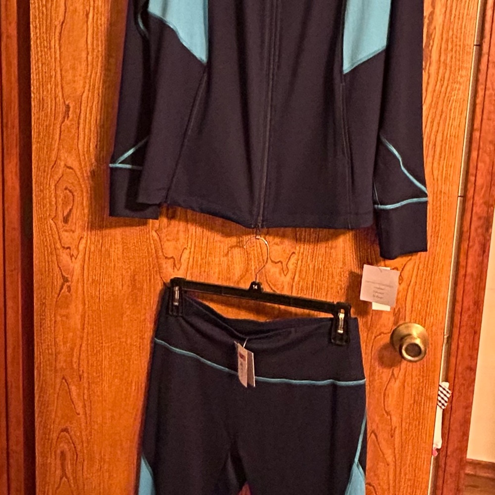 Natori Navy Activewear Top and Bottom